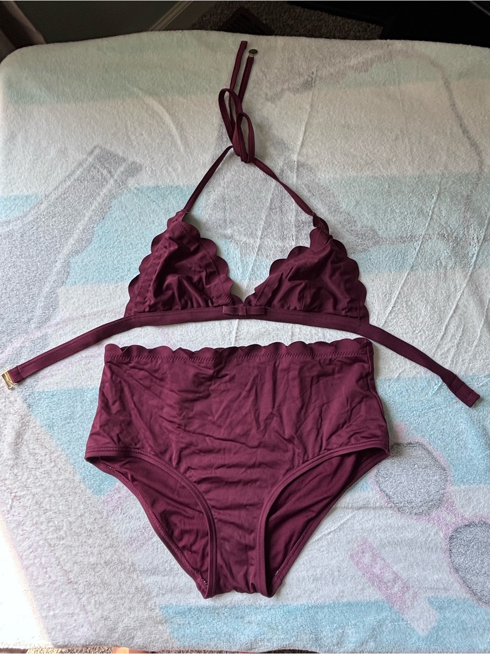 Cupshe Scallop Trim High-Waist Bikini Set - Burgundy